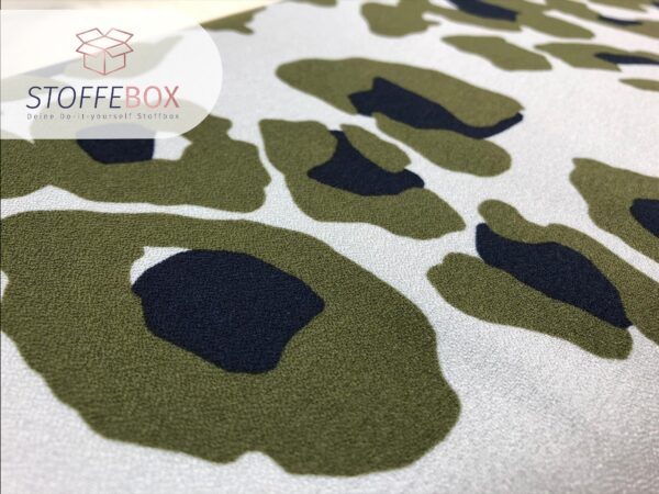 Viskose Crepe - Animalprint (armeegrün / hellgrau / dunkelblau) – Bild 2