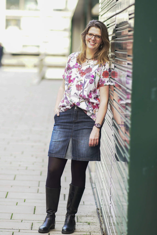 Tragebild vom Schnittmuster Fadenkaefer für Damen Bluse Cleo