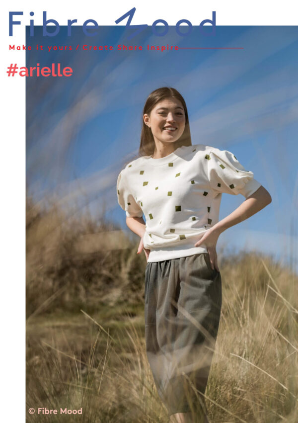 Tragebild Fibre Mood 19 Arielle aus French Terry Sweat Stoff mit quadraten in weiß