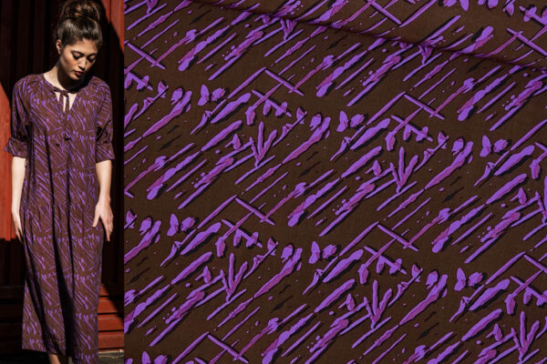 Fibre Mood 19 Elora Viskose Tencel Mix mit abstrakten lila Striche in braun