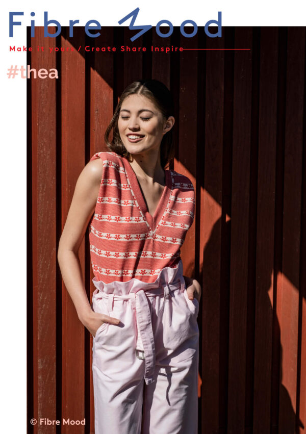 Tragebild Fibre Mood 19 Thea aus Jacquard Strick Stoff Blumen in rot