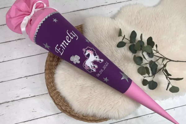 Schultüte mit Namen und Einhorn in lila, rosa