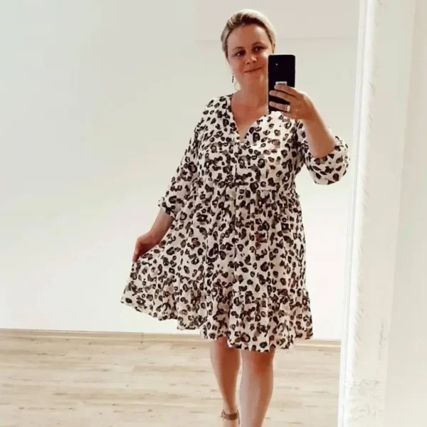 Tragebild Schnittmuster Fadenkaefer für Kleid Valentina Damen