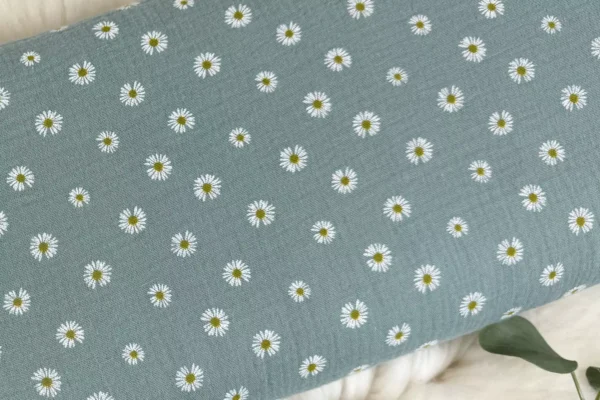 Musselin Stoff miz Gänseblümchen Muster in mint