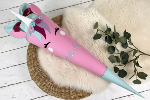 Schultüte aus Stoff mit Namen und Einhorn Gesicht in pink, mint