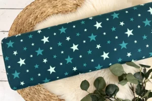 Baumwolljersey mit bunten Sternen in der Farbe petrol