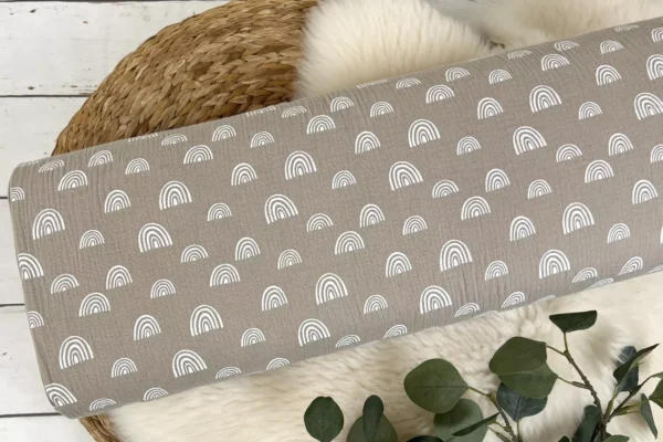 Musselin Stoff mit weißen Regenbogen in beige