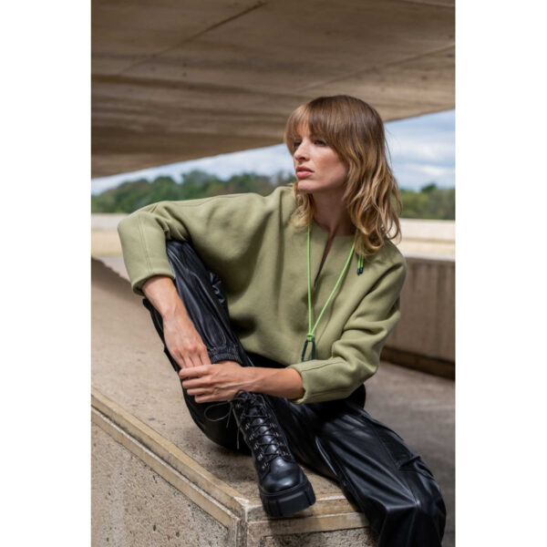 Fibre Mood 21 Elaine - Bio Sweat Jogger Stoff in hellolivegrün – Bild 8