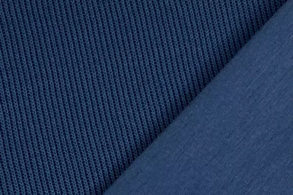 grober Strickstoff in Uni blau