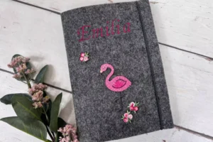 U-Heft Hülle mit Name aus Filz mit Flamingo