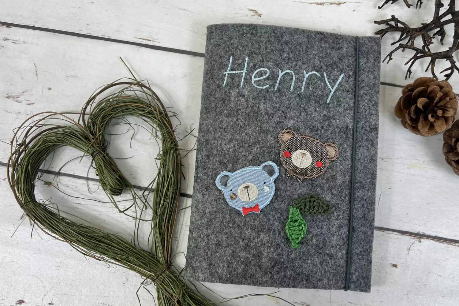 UHeft Hülle mit Name aus Filz (A5) Teddybären auch als Mutterpass, personalisiert StoffeBox