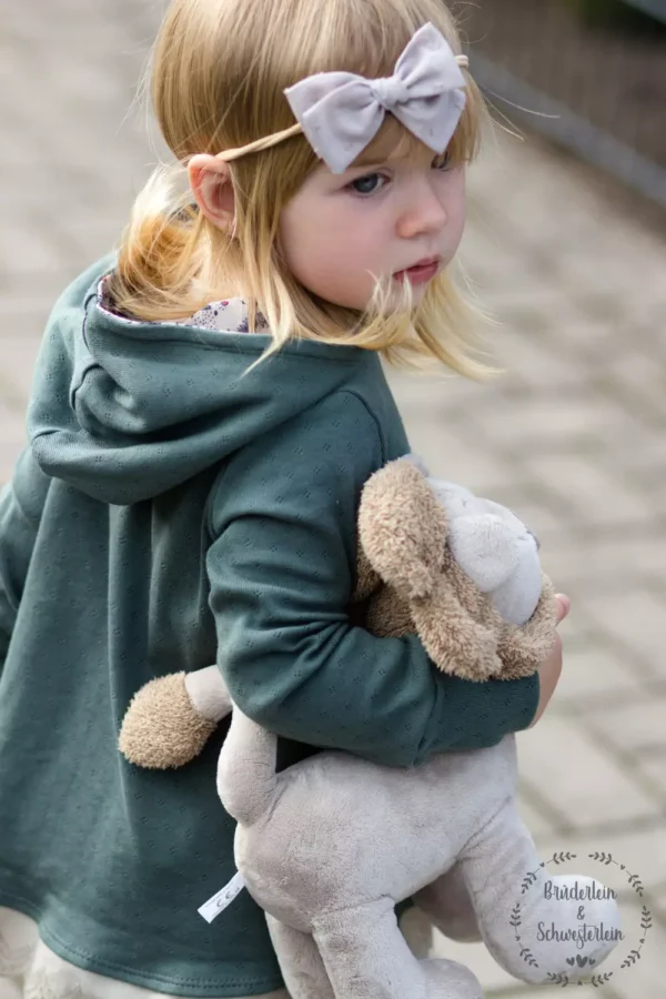 Tragebild Feinstrickjersey mit Rauten Lochmuster in olivgrün