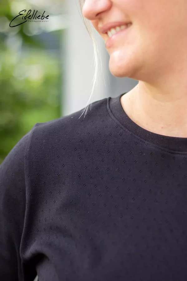Tragebild Feinstrickjersey mit Rauten Lochmuster in schwarz