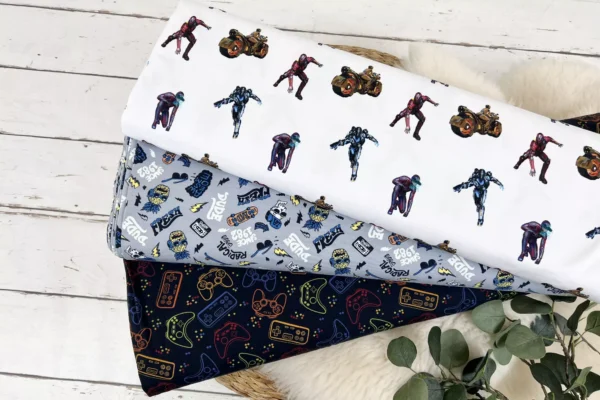 Stoffpaket aus jersey Stoffen mit collen Motiven für Jugendliche und Teenager