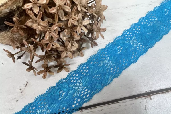 Spitzenband elastisch 30mm breit mit Blumenmuster in türkis