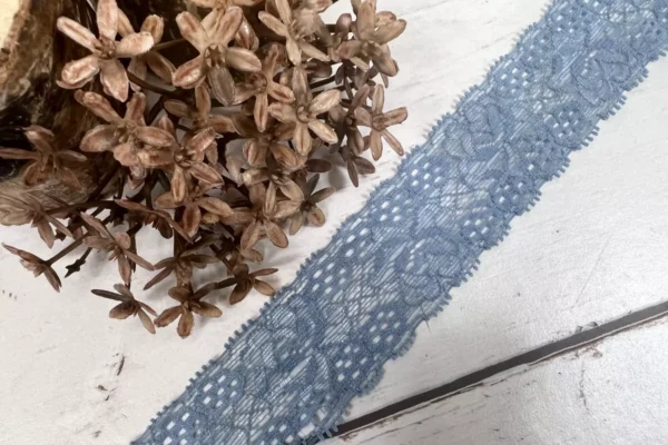 Spitzenband elastisch 30mm breit mit Blumenmuster in blau