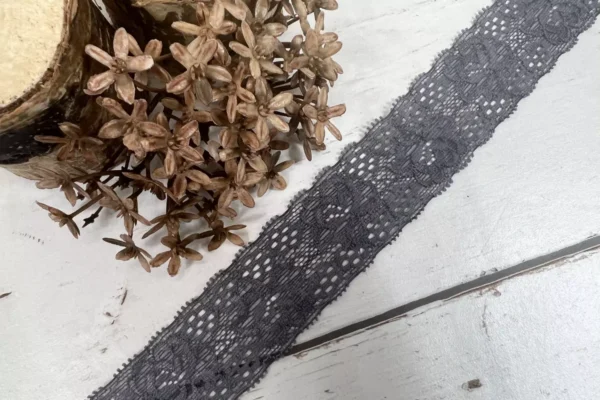 Spitzenband elastisch 30mm breit mit Blumenmuster in grau