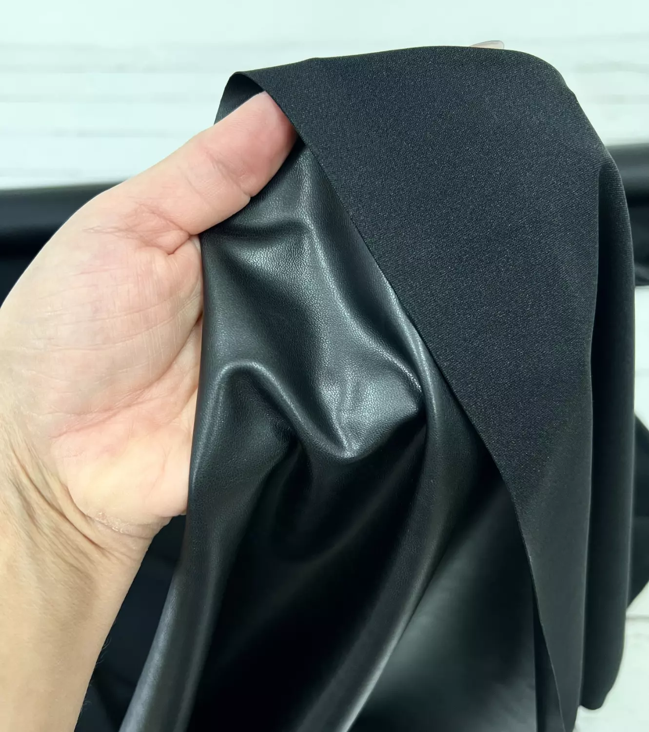 Kunstleder für Bekleidung in Uni schwarz