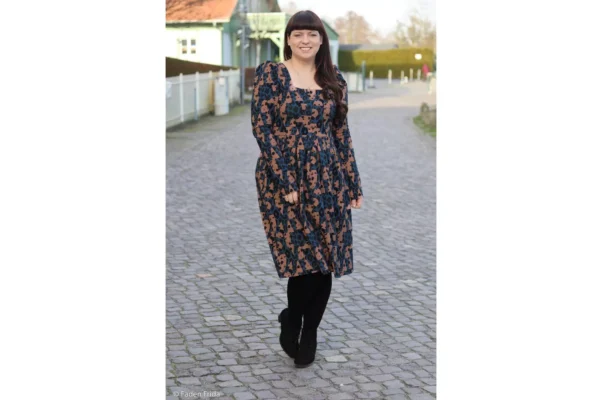 French Terry Sommersweat Stoff - Leoprint Muster, Animalprint in dunkelblau - Swafing Stella by Cherry Picking – Bild 3