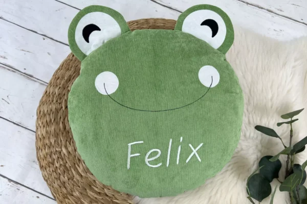 rundes Kissen mit Namen für Kinder mit Frosch Gesicht in grün