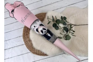 Schultüte mit Namen und Panda Motiv in aquarell Farben rosa