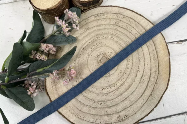 Flachkordel aus Baumwolle mit einer Breite von 17mm in der Uni Farbe jeansblau