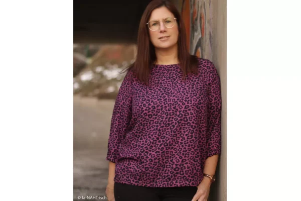 Viskose Twill Stoff - Animalprint in dunkelbordeaux - Klara by Swafing – Bild 6