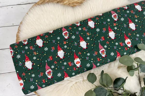 Weihnachtsstoff Baumwolle Popeline – Wichtel Motiv in grün - Öko-Tex 100 – Bild 2