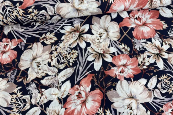 Viskosekrepp Stoff mit Blumenmuster in dunkelblau