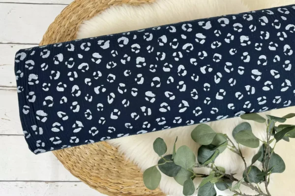 Musselin Stoff mit Leoprint Muster in dunkelblau