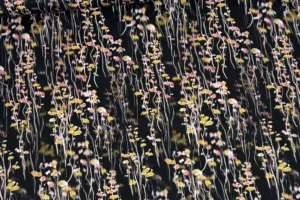 elastischer Viskose Stretch Stoff mit Pflanzen Muster in schwarz