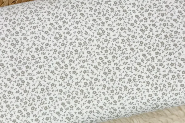 elastischer Jersey Stoff mit kleinen Blümchen in weiß