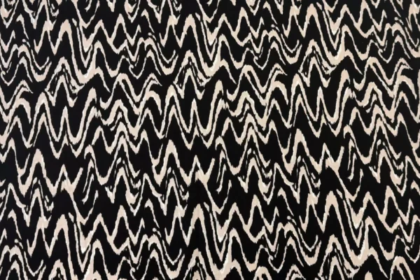 elastischer Viskose Stretch Stoff mit einem Zick-Zack Muster in schwarz