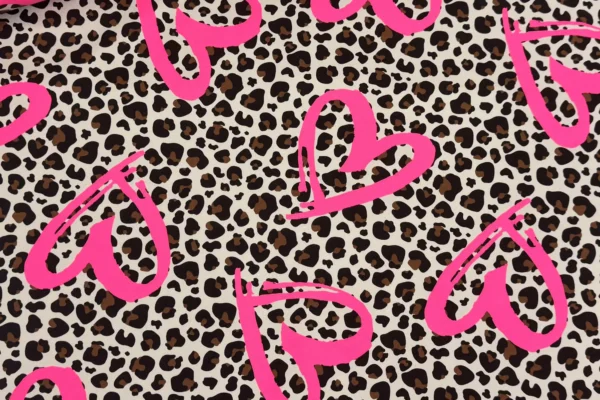 French Terry Sommersweat Stoff - Leoprint Muster, Animalprint mit pinken Herzen in natur