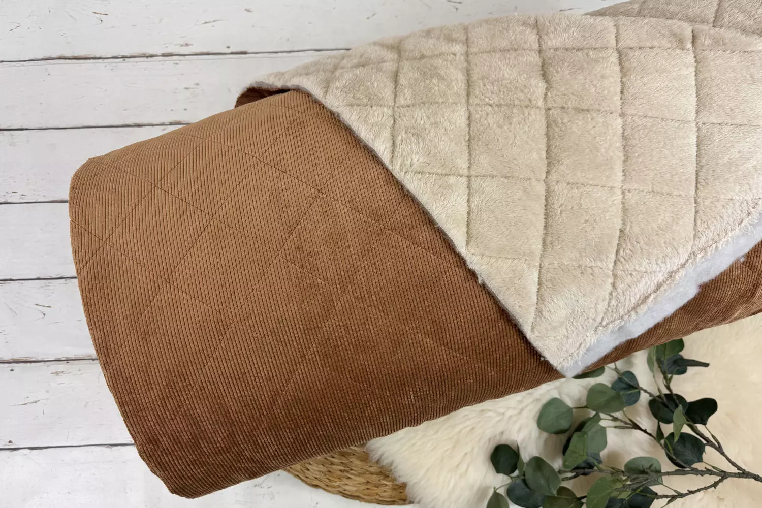 Cord Steppstoff mit Rauten und Fellrückseite in Uni Farben – Bild 5