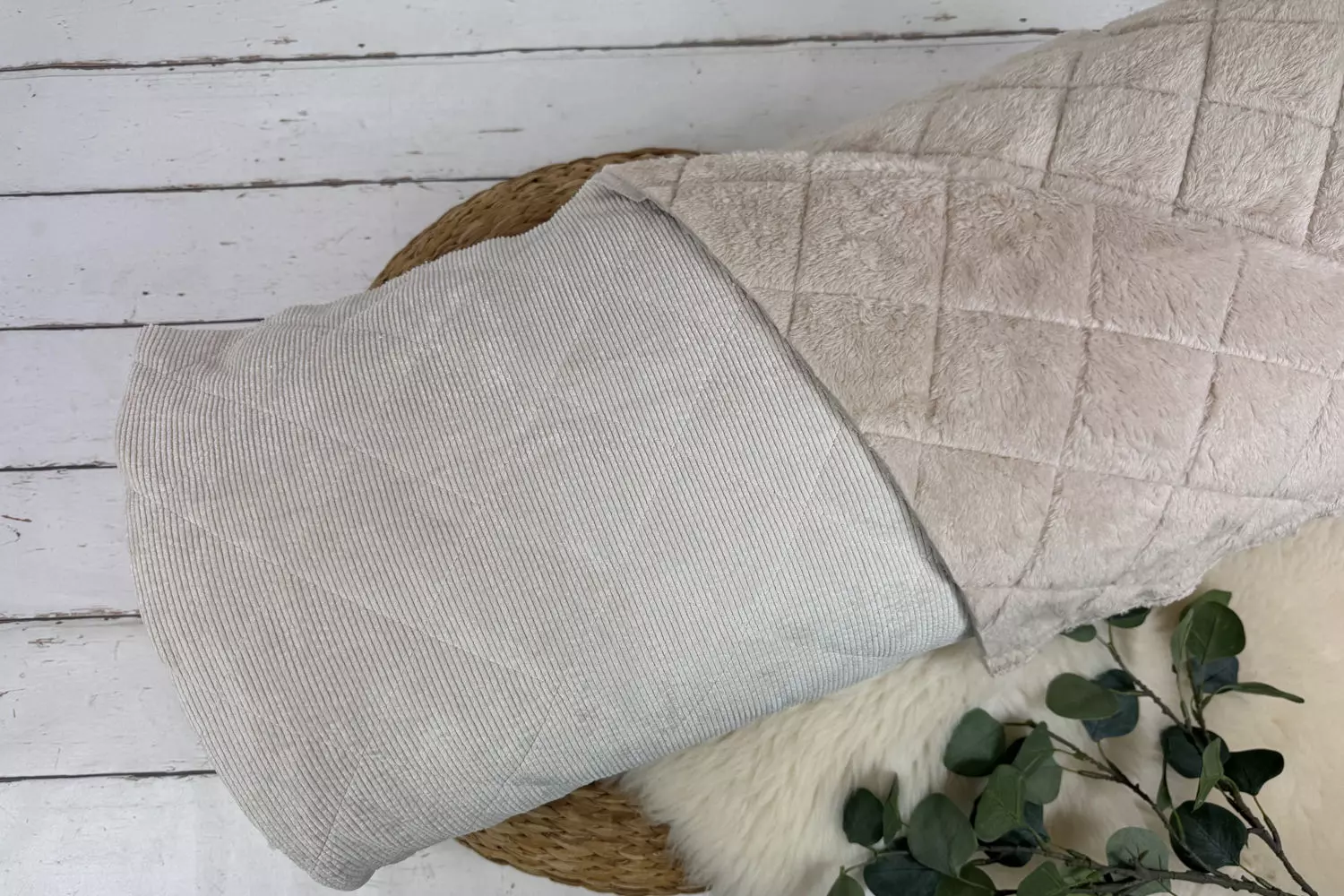 Cord Steppstoff mit Rauten und Fellrückseite in Uni Farben – Bild 4