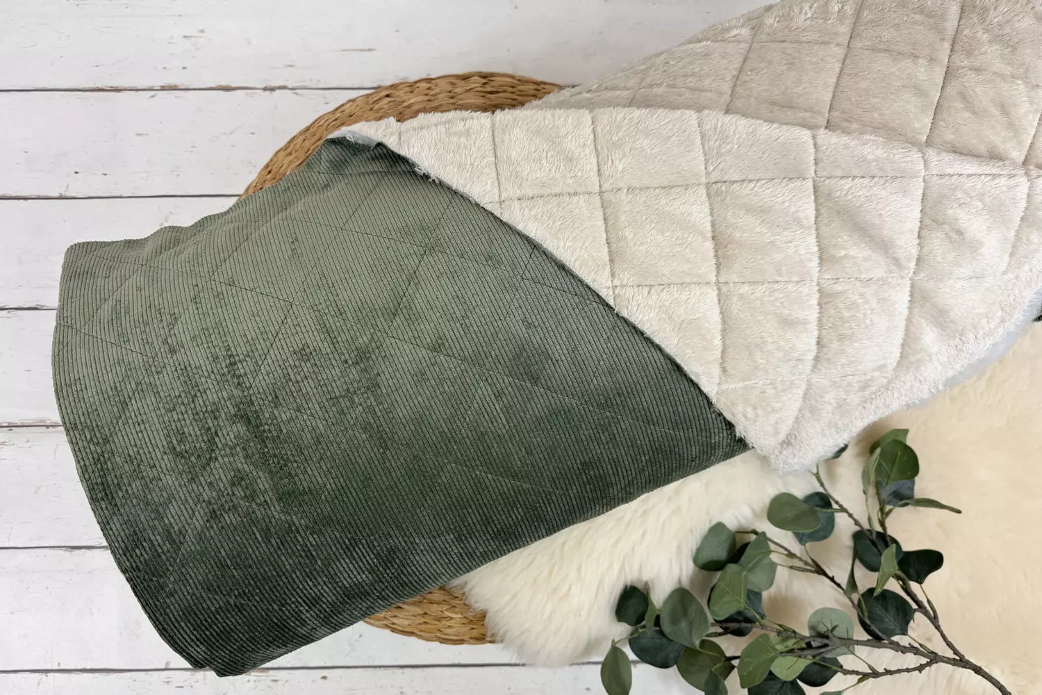 Cord Steppstoff mit Rauten und Fellrückseite in Uni Farben – Bild 6